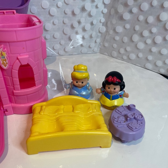 LITTLE PEOPLE FISHER PRICE PLAY AND N GO 🏰CASTLE - Picture 12 of 13